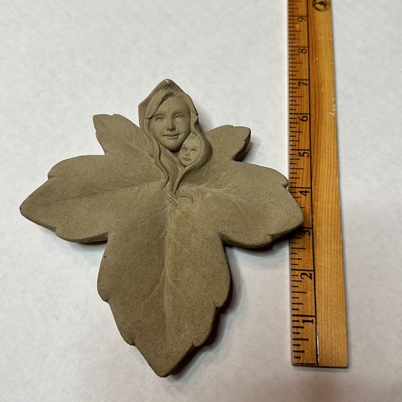 Carruth Studios A Mothers Love 2005 Concrete Wall Plaque Sculpture - Picture 4 of 4